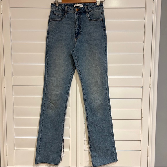 Zara High Rise Straight Leg Jean with Slit Hem Light Blue Size 4 - Picture 1 of 4